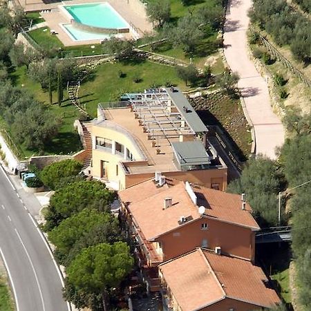 Hotel Il Castellaccio Piccione Esterno foto