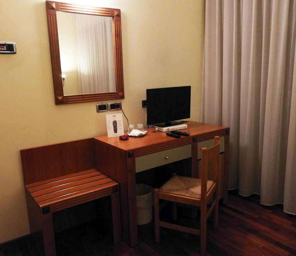 Hotel Il Castellaccio Piccione Esterno foto