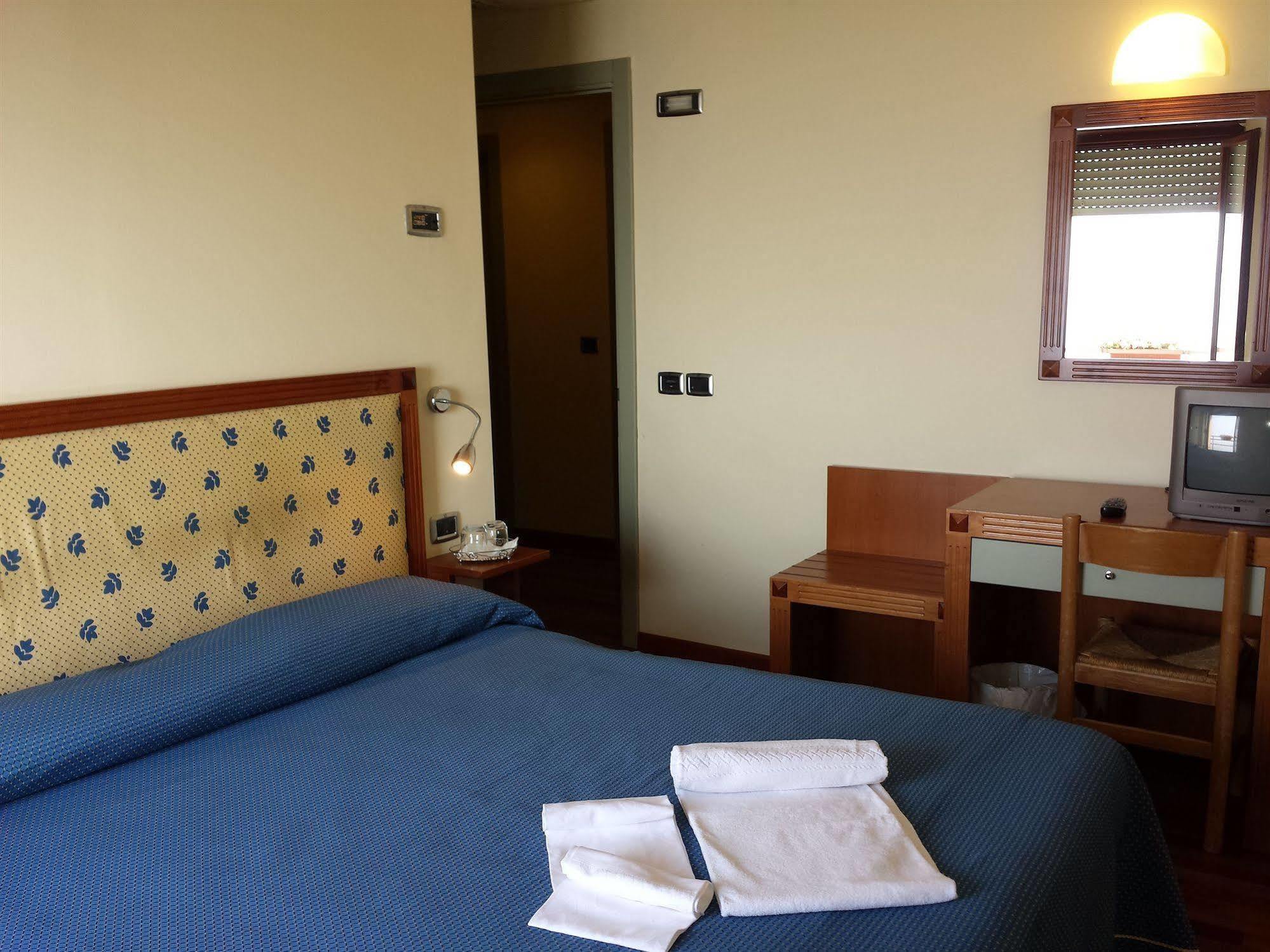 Hotel Il Castellaccio Piccione Esterno foto