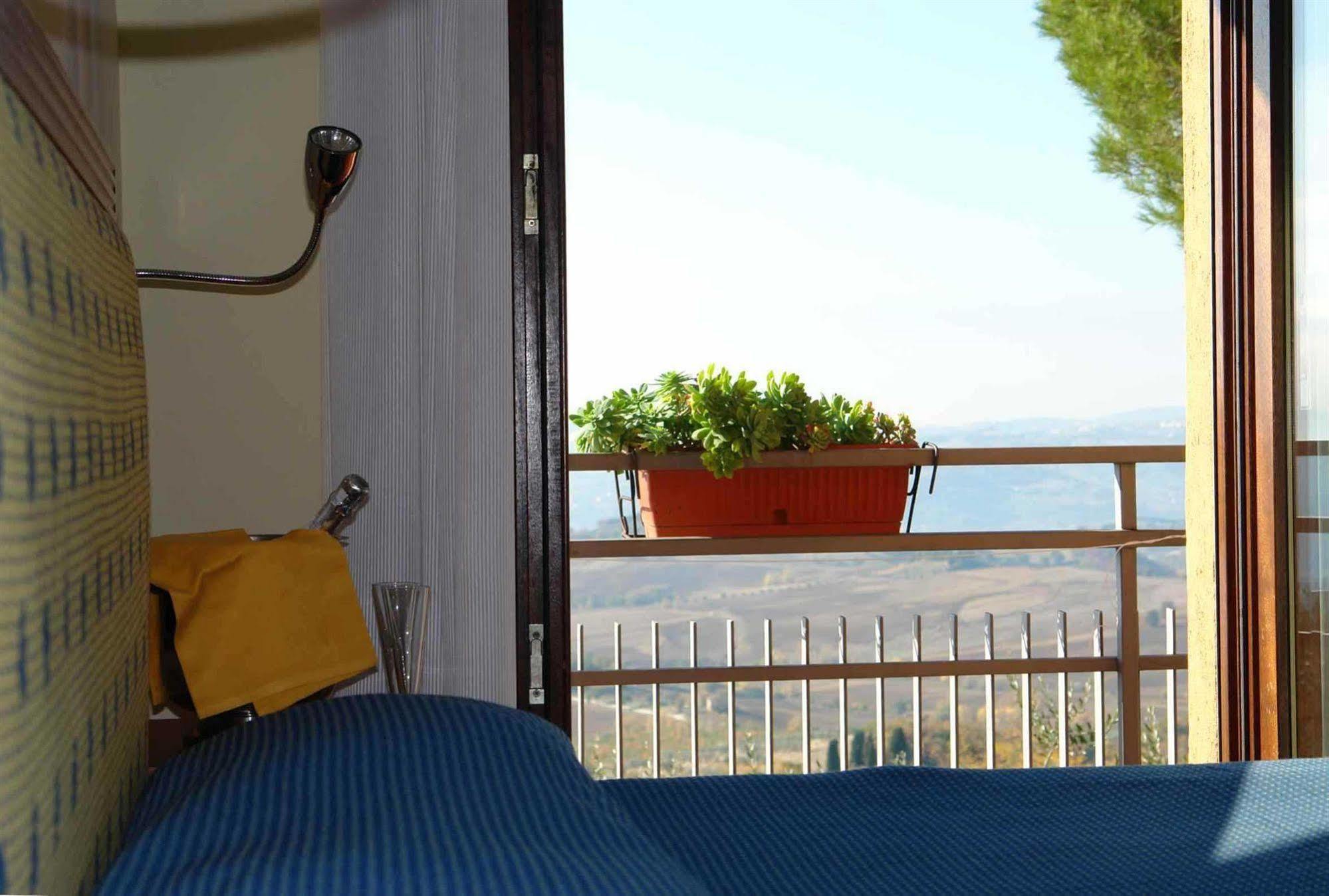 Hotel Il Castellaccio Piccione Esterno foto