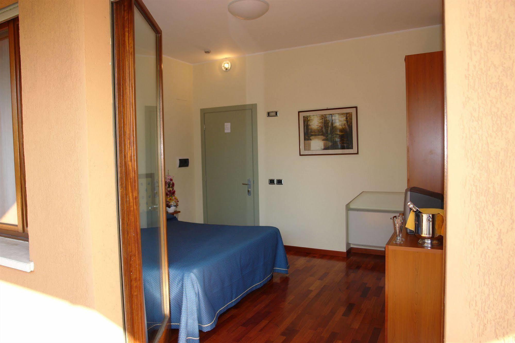 Hotel Il Castellaccio Piccione Esterno foto