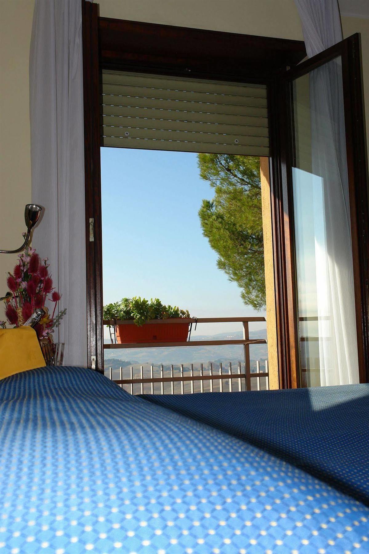Hotel Il Castellaccio Piccione Esterno foto